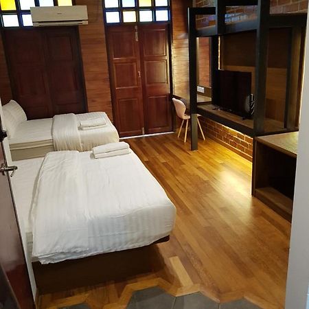Little Kampung Studio Телук Интан Екстериор снимка