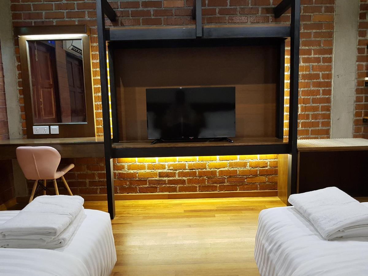 Little Kampung Studio Телук Интан Екстериор снимка
