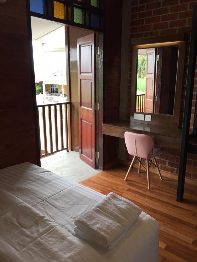 Little Kampung Studio Телук Интан Екстериор снимка